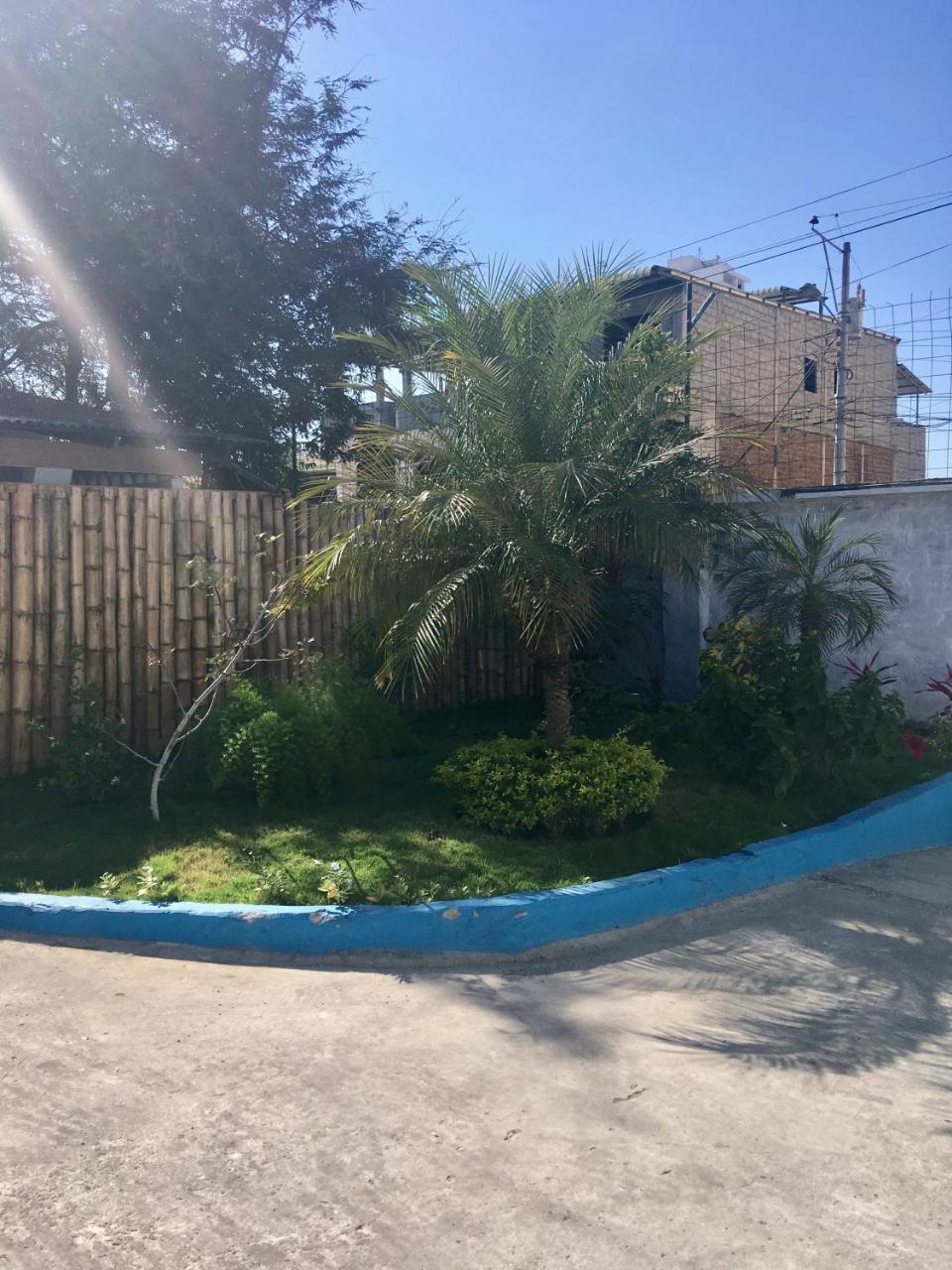 Hostal Albatros Manta Exterior photo