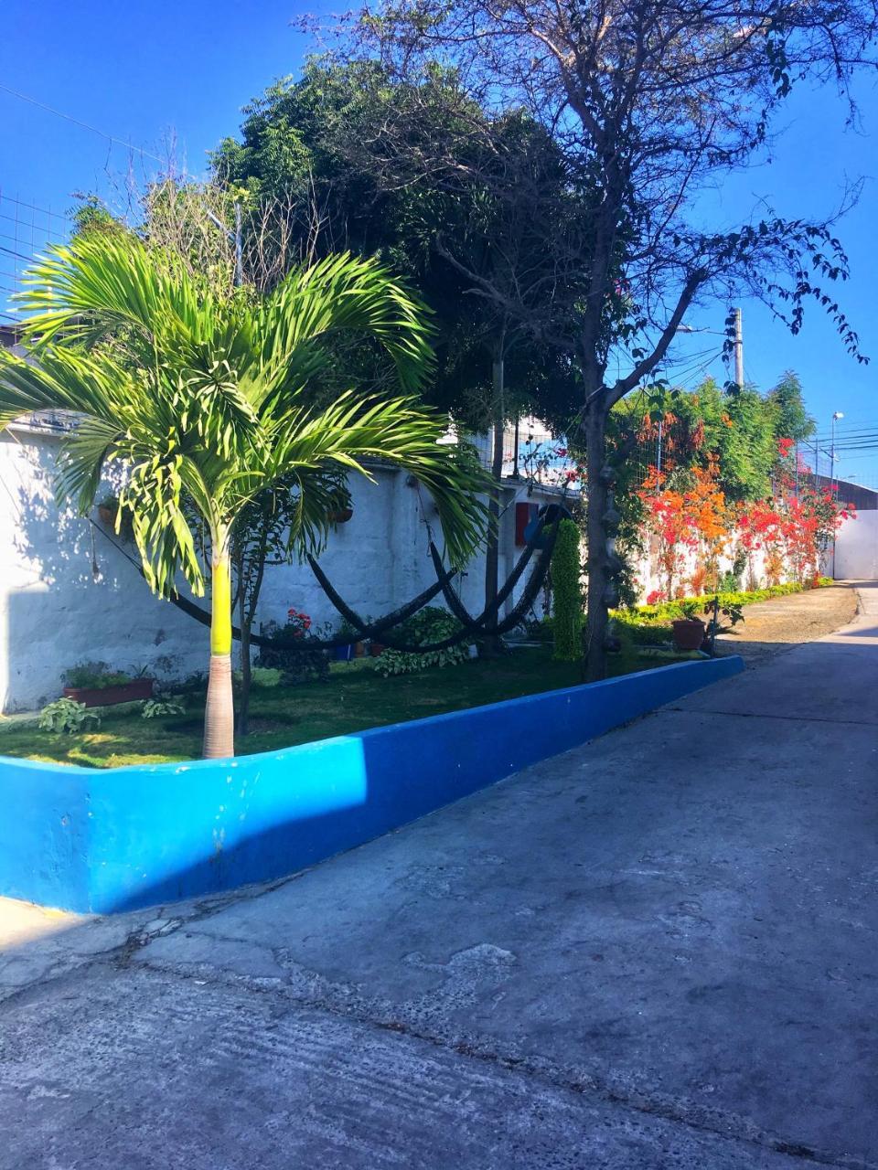 Hostal Albatros Manta Exterior photo