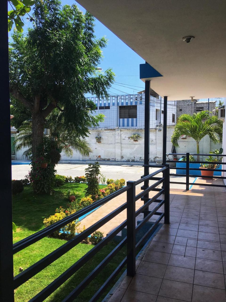 Hostal Albatros Manta Exterior photo